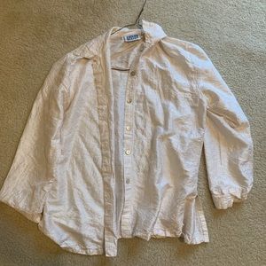 Silk blouse for any event. Cute on its own or over an outfit. 
size 0